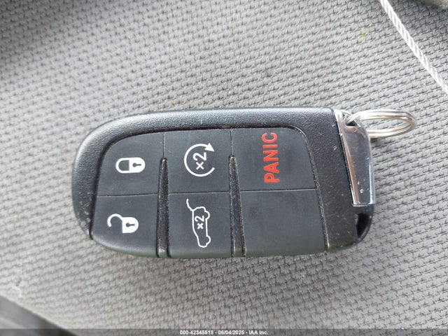 3C4NJDCBXJT180275 Jeep Compass