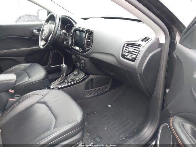 3C4NJDCBXJT180275 Jeep Compass