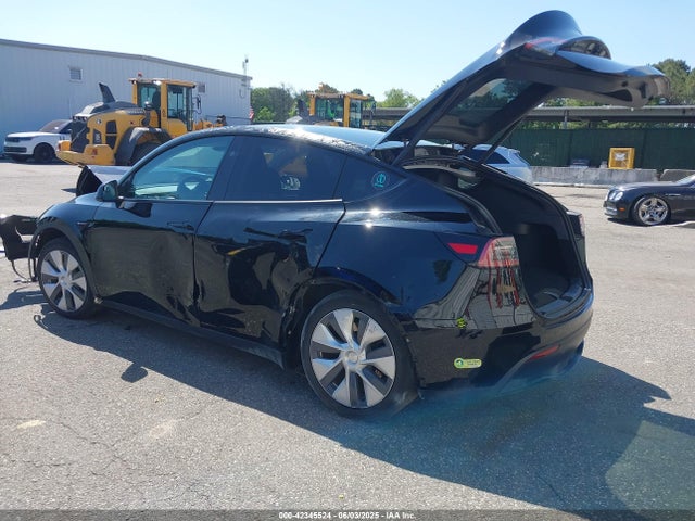 2023 TESLA MODEL Y 7SAYGAEE4PF918812 Photo 2