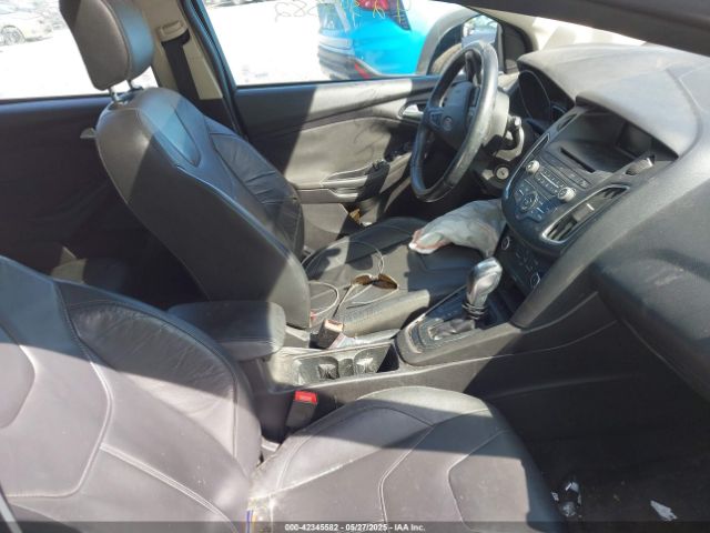 1FADP3K26FL235125 Ford FOCUS SE