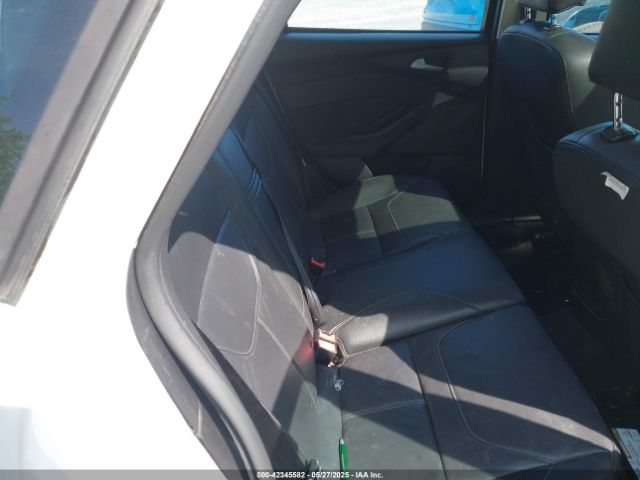 1FADP3K26FL235125 Ford FOCUS SE