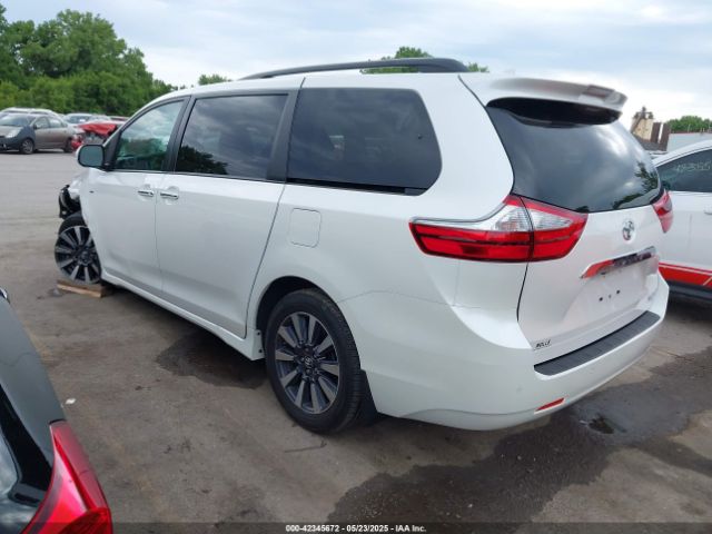 2019 TOYOTA SIENNA 5TDDZ3DC8KS224999 Photo 2