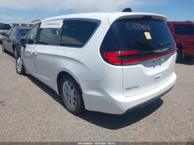 2024 CHRYSLER PACIFICA 2C4RC1FG3RR144993 Photo 2