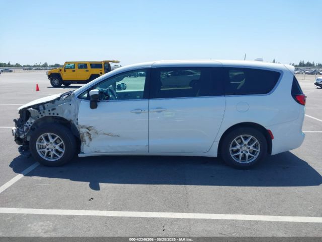 2C4RC1CG0HR747841 Chrysler 2017