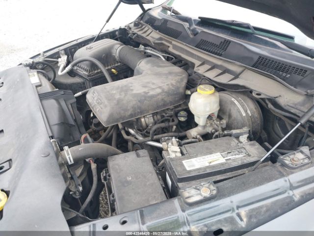 1C6RR7KG9HS686899 RAM 1500 Express  4x4 5'7 Box