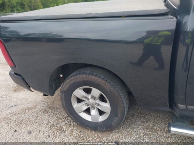 1C6RR7KG9HS686899 RAM 1500 Express  4x4 5'7 Box