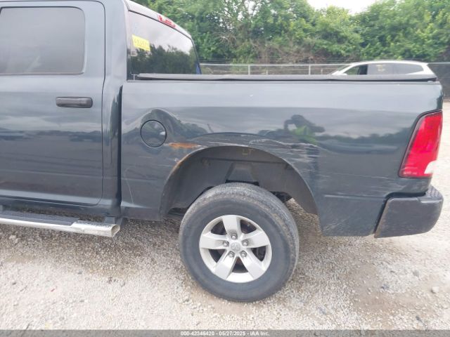 1C6RR7KG9HS686899 RAM 1500 Express  4x4 5'7 Box