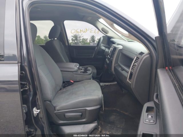 1C6RR7KG9HS686899 RAM 1500 Express  4x4 5'7 Box