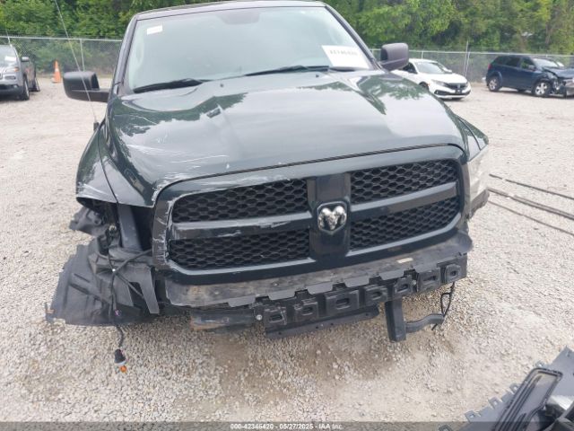 1C6RR7KG9HS686899 RAM 1500 Express  4x4 5'7 Box