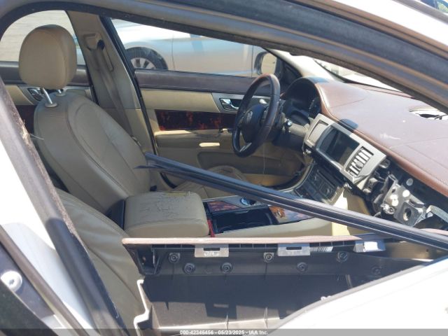2009 JAGUAR XF SAJWA05B09HR06215 Photo 4