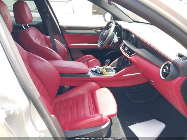 Alfa Romeo 2019 2019 ZASPAKBN8K7C49471 Image 5