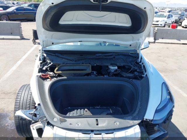 5YJYGDEE9MF158242 Tesla 2021