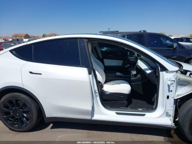 5YJYGDEE9MF158242 Tesla 2021