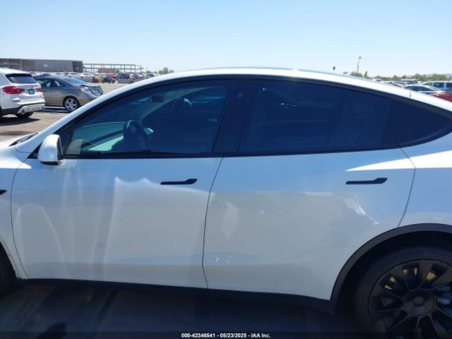 5YJYGDEE9MF158242 Tesla 2021