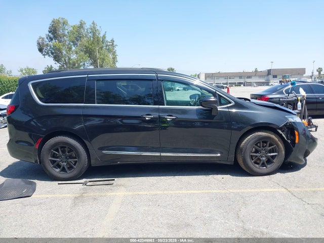 2C4RC1BG6HR576787 Chrysler Pacifica Touring-l