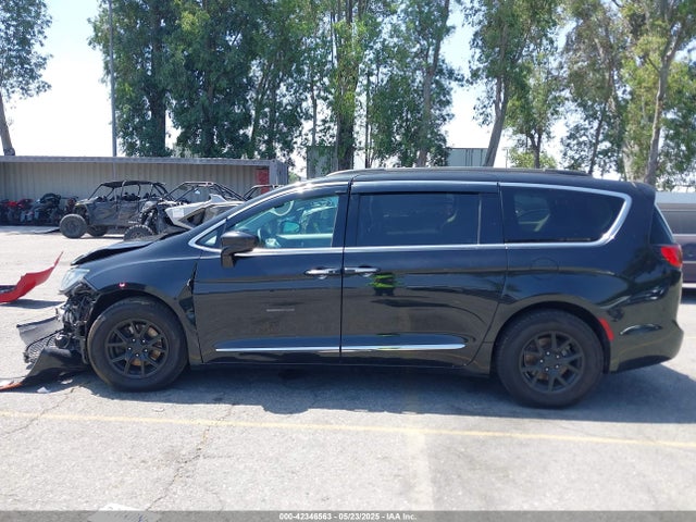 2C4RC1BG6HR576787 Chrysler Pacifica Touring-l