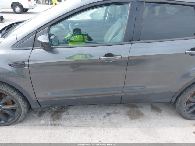 1FMCU9GD5HUA15334 Ford ESCAPE SE