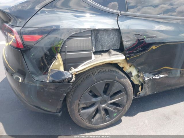 2025 TESLA MODEL Y 7SAYGDEE6SA350229 Photo 5