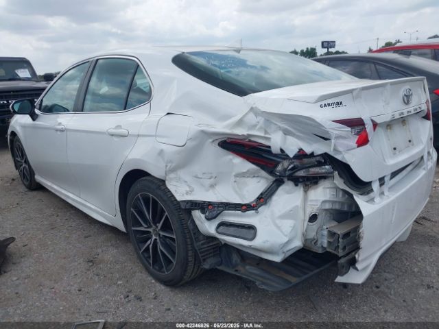 2021 TOYOTA CAMRY 4T1G11AK8MU571957 Photo 2