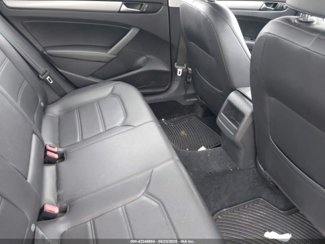 1VWAT7A31EC117263 Volkswagen Passat 1.8t Wolfsburg Edition