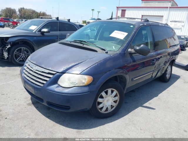 2005 CHRYSLER TOWN & COUNTRY 2C4GP54L15R497388 Photo 1