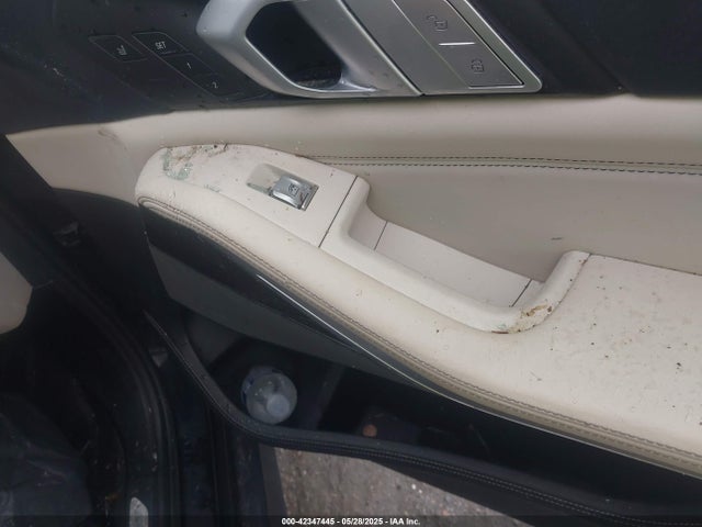 5UXCW2C55KLB43740 BMW X7
