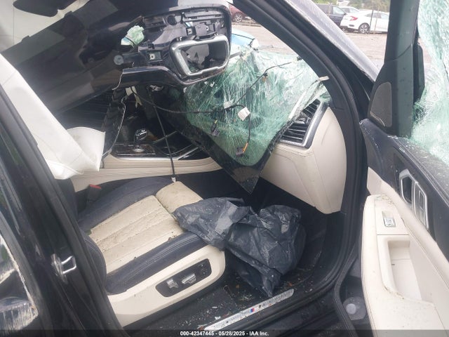 5UXCW2C55KLB43740 BMW X7