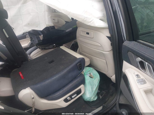 5UXCW2C55KLB43740 BMW X7