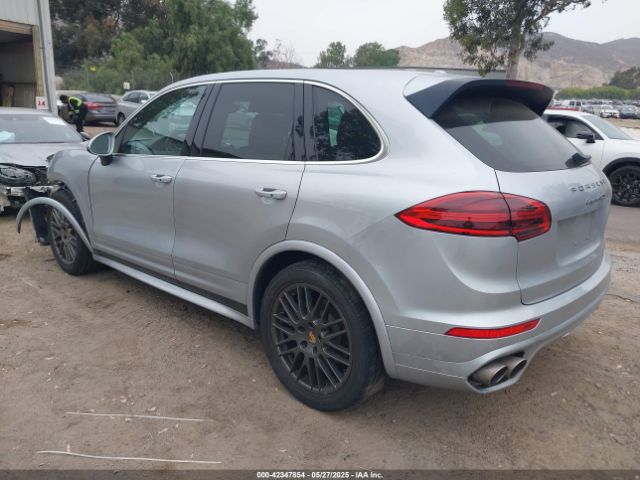 2017 PORSCHE CAYENNE WP1AB2A2XHLA51668 Photo 2