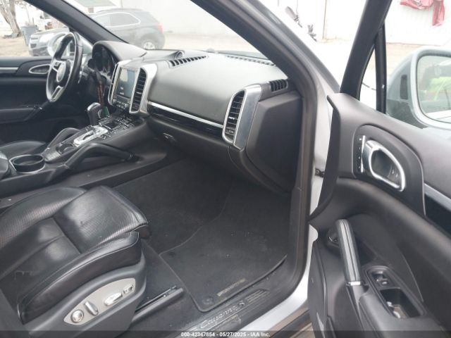 2017 PORSCHE CAYENNE WP1AB2A2XHLA51668 Photo 4
