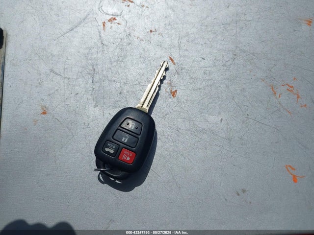 2T1BURHE5HC776126 Toyota COROLLA LE