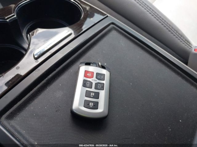5TDYZ3DC6JS939876 Toyota Sienna Xle Premium 8 Passenger