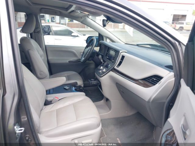 5TDYZ3DC6JS939876 Toyota Sienna Xle Premium 8 Passenger