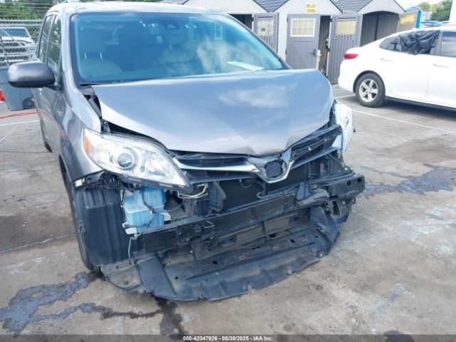 5TDYZ3DC6JS939876 Toyota Sienna Xle Premium 8 Passenger