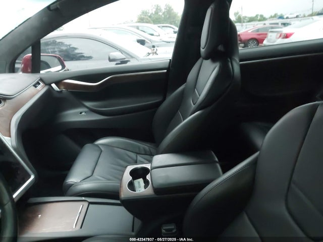 5YJXCBE40HF055820 Tesla 2017