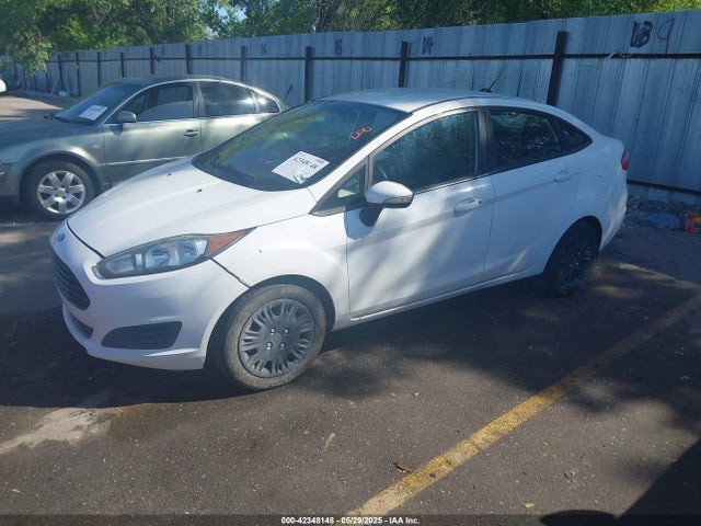 Ford 2015 2015 3FADP4BE7FM130592 Image 2
