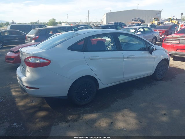 Ford 2015 2015 3FADP4BE7FM130592 Image 4