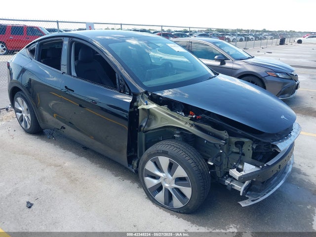2023 TESLA MODEL Y 7SAYGDEE2PA157731 Photo 0