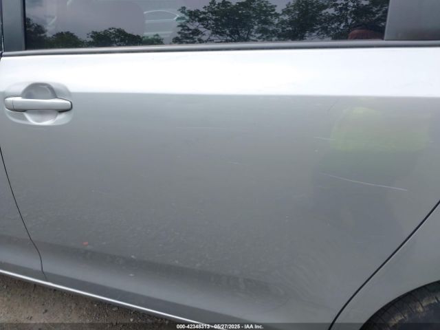 5TDKK3DC6FS643189 Toyota Sienna Le 8 Passenger