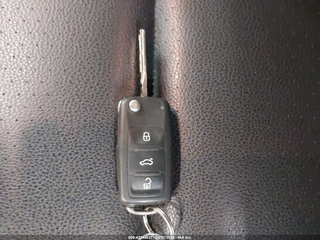 WVGBV7AX2GW589697 Volkswagen 2016