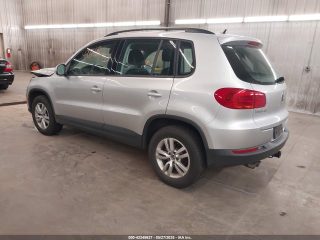 WVGBV7AX2GW589697 Volkswagen 2016