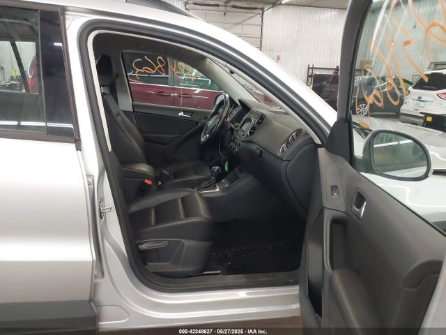 WVGBV7AX2GW589697 Volkswagen 2016