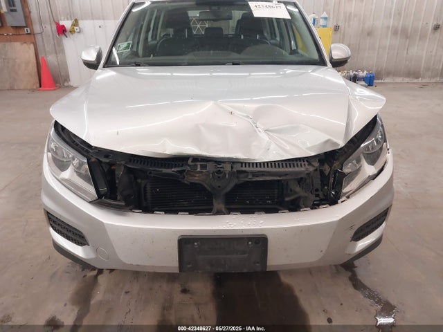 WVGBV7AX2GW589697 Volkswagen 2016