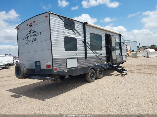 5ZT2SKSBXM9007115 Forest River Silver Lake Towable