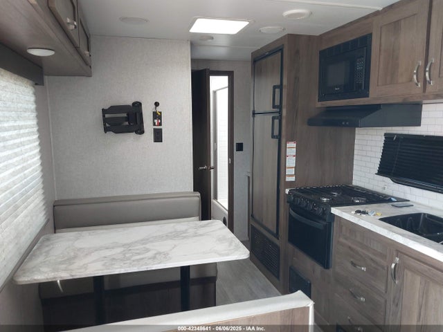 5ZT2SKSBXM9007115 Forest River Silver Lake Towable