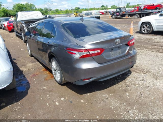 2019 TOYOTA CAMRY 4T1B11HKXKU261063 Photo 2