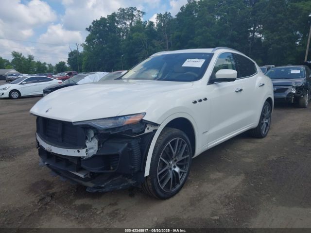 2019 MASERATI LEVANTE ZN661XUL5KX319844 Photo 1