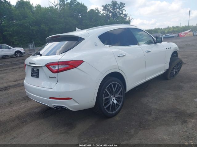 2019 MASERATI LEVANTE ZN661XUL5KX319844 Photo 3