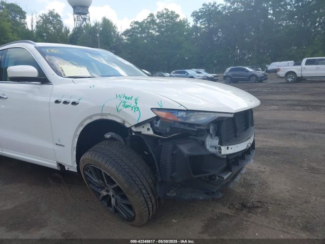 2019 MASERATI LEVANTE ZN661XUL5KX319844 Photo 5