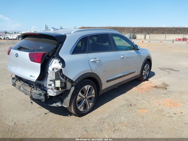 KNDCE3LG8L5048717 KIA Niro Ev Ex Premium